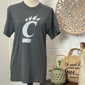 Rivalry Threads Cincinnati Bearcats Short Sleeve Shirt Size Medium